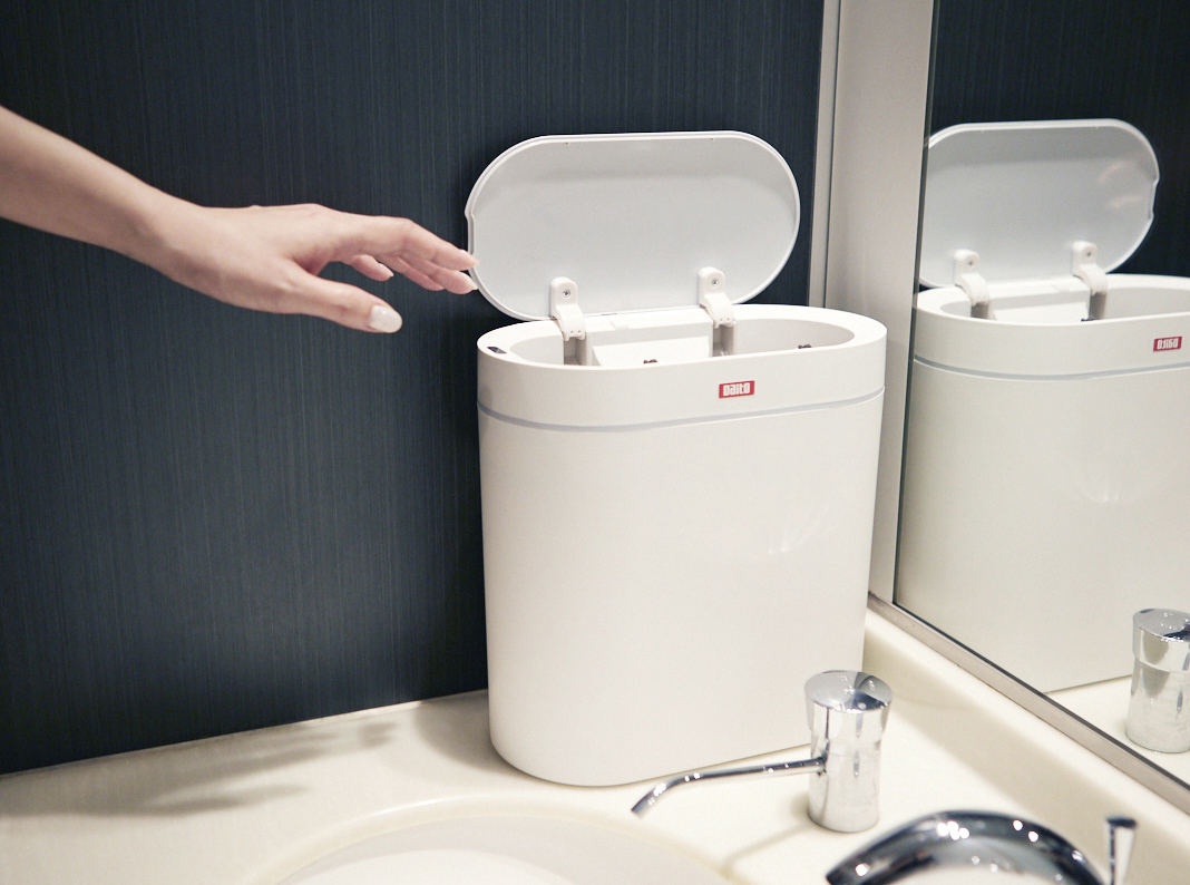 （センサーで自動開閉）病室利用やサニタリーボックスとして大活躍おしゃれなセンサー式ゴミ箱 | PERS JAPAN